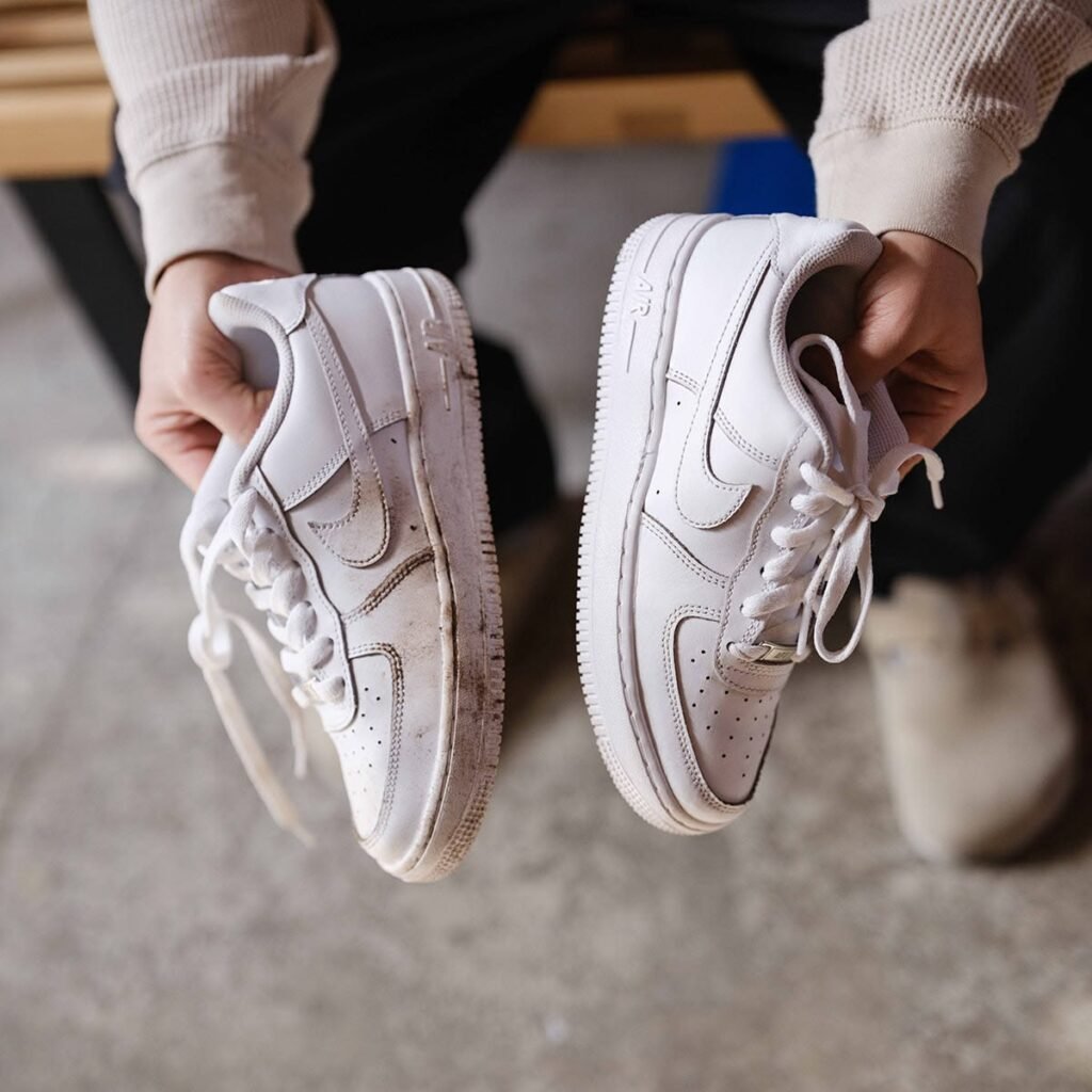 cara membersihkan sepatu sneakers